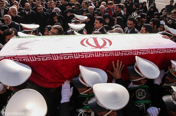 مردم شیشه ماشین احمدی‌نژاد را شکستند/ نظر احمدی‌نژاد درباره مظلوم واقع شدن مشایی و رحیمی