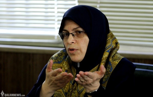 آذر منصوری: زنان باید در مقدرات اصلی کشور مداخله داشته باشند