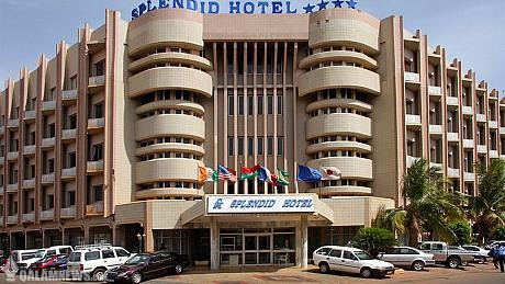 گروگانگیری در هتلی در بورکینافاسو دست کم ۲۰ کشته برجای گذاشت