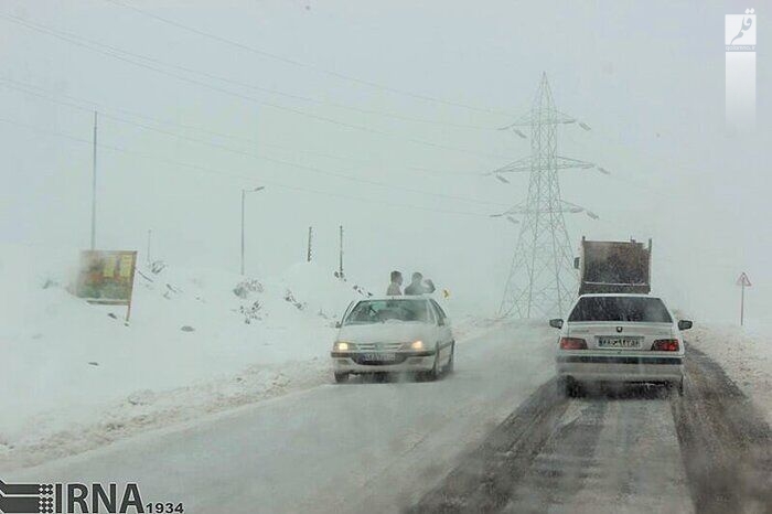 تردد در جاده‌های استان کرمانشاه به دلیل یخ زدگی با احتیاط انجام شود