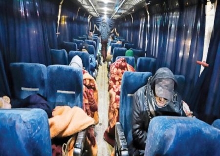 ساماندهی کارتن خواب‌ها در بهبهان با راه اندازی اتوبوس امدادی