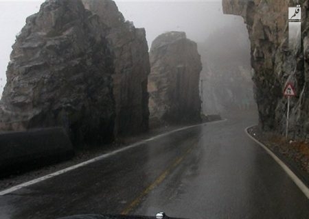 برف و باران جاده های فارس را لغزنده کرد