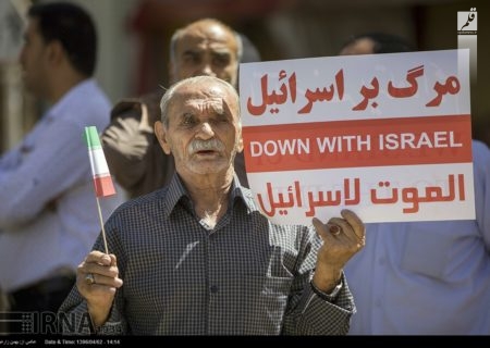 مردم کرمانشاه بعد از نماز جمعه در حمایت از مردم مظلوم یمن تظاهرات می‌کنند
