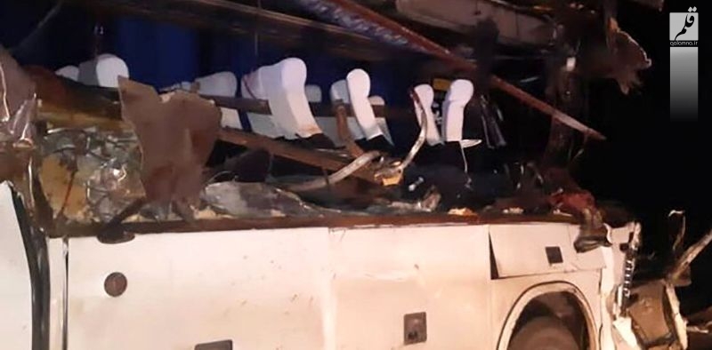 تصادف اتوبوس و تریلی در کرمان با ۲ کشته و ۱۷ مصدوم