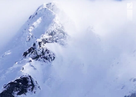 کولاک گروه امداد و نجات کوهستان را در علم کوه گرفتار کرد