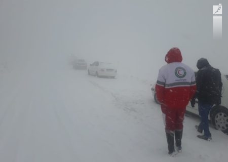 برف، جاده اندیکا – شهرکرد را مسدود کرد