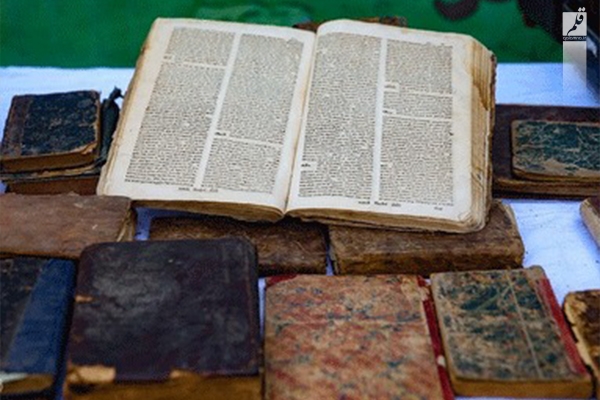نسخه خطی ۳۴۹ ساله به کتابخانه آستان قدس رضوی اهداء شد