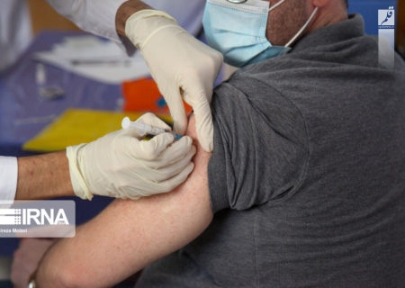 مردم برای تزریق واکسن به پایگاه های شهری و مراکز بهداشتی مراجعه کنند