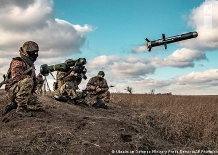 بلومبرگ: جنگ اوکراین زرادخانه تسلیحاتی آمریکا را خالی می‌کند