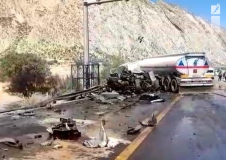 تصادف سه تانکر حمل سوخت در جاده جهرم – لار منجر به آتش‌سوزی شد