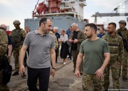 اولین بارگیری کشتی غلات در بندر اوکراین پس از جنگ/زلنسکی: منتظر سیگنال ترکیه و سازمان ملل هستیم