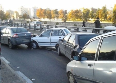 تصادف ۱۶ خودرو در محور گدوک فیروزکوه / انتقال ۱۷ مصدوم به بیمارستان
