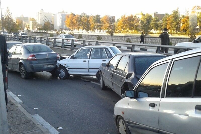 تصادف ۱۶ خودرو در محور گدوک فیروزکوه / انتقال ۱۷ مصدوم به بیمارستان