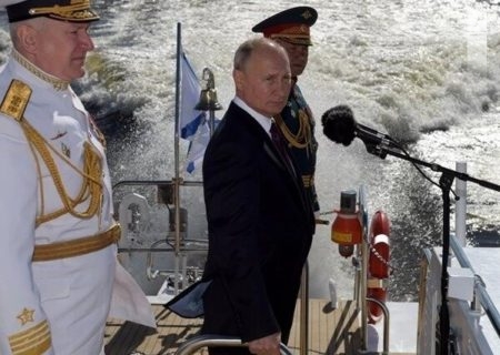 پوتین: نیروی دریایی روسیه به‌زودی به موشک‌های فراصوت مجهز می‌شود