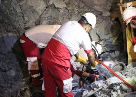 پیکر دومین مفقودی معدن در کرمان پیدا شد/هلال‌احمر: رهاسازی جسد ادامه دارد