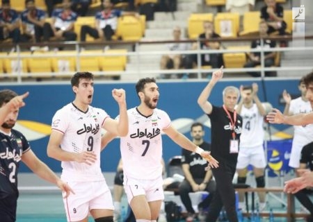 پیروزی جوانان والیبال ایران مقابل عربستان/ صعود شاگردان مومنی مقدم به نیمه‌نهایی