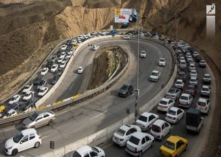ترافیک خودرو در محورهای منتهی به مازندران سنگین است