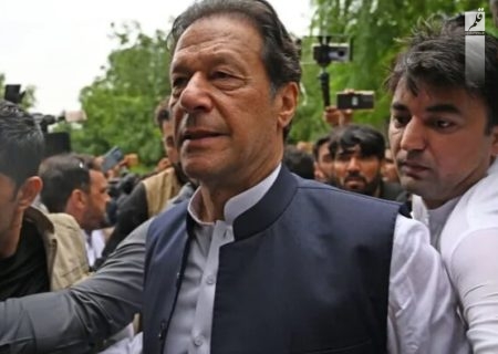 زخمی شدن عمران خان در حمله به کاروان او