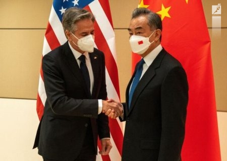 وزیر خارجه چین در تماس تلفنی با بلینکن: آمریکا دست از قلدری و سرکوب توسعه پکن بردارد