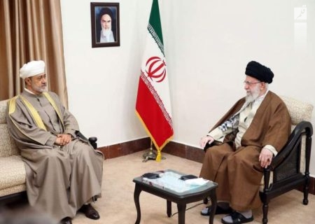 رهبر انقلاب:گسترش روابط ایران و عمان به نفع هر دو کشور است