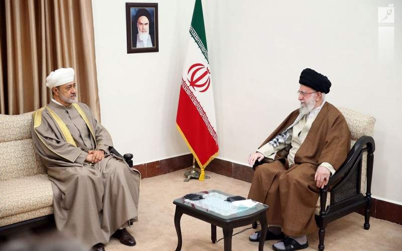 رهبر انقلاب:گسترش روابط ایران و عمان به نفع هر دو کشور است