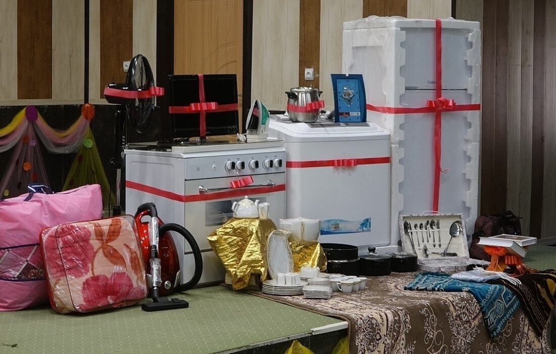 اهدای ۱۸۰ سری جهیزیه به نوعروسان کمیته امداد در کرخه