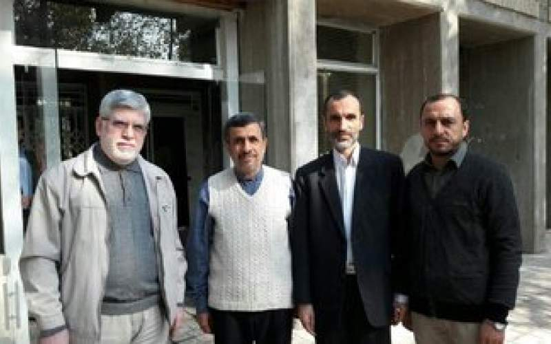 پاسخ عجیب  به علت غیبت احمدی نژاد 